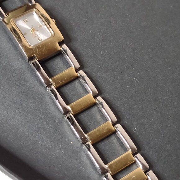 Two Tone Metal Watch With One Removable Link - Picture 5 of 12